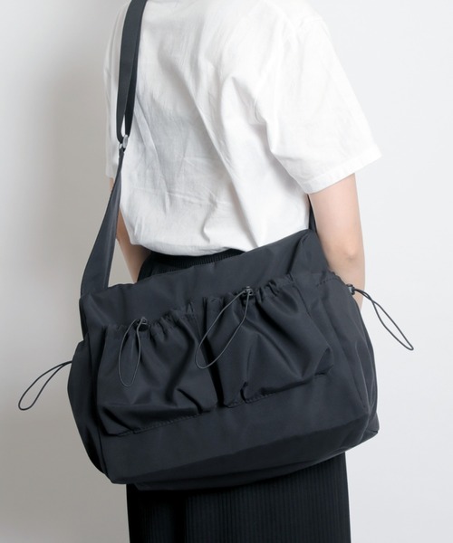 MAISON mou(メゾンムー)の「【recomend selection/セレクト】quadruple pocket drawstring bag 4つの巾着ポケットショルダーバッグ(ショルダーバッグ・レディース・グレー/ホワイト/ブラック・FREE)」の17枚目の写真