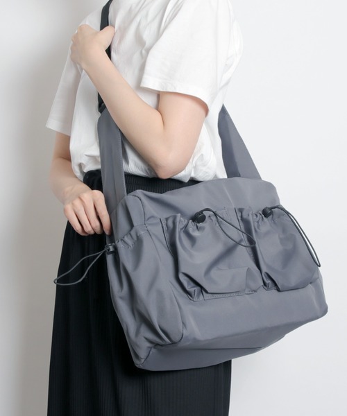 MAISON mou(メゾンムー)の「【recomend selection/セレクト】quadruple pocket drawstring bag 4つの巾着ポケットショルダーバッグ(ショルダーバッグ・レディース・グレー/ホワイト/ブラック・FREE)」の18枚目の写真