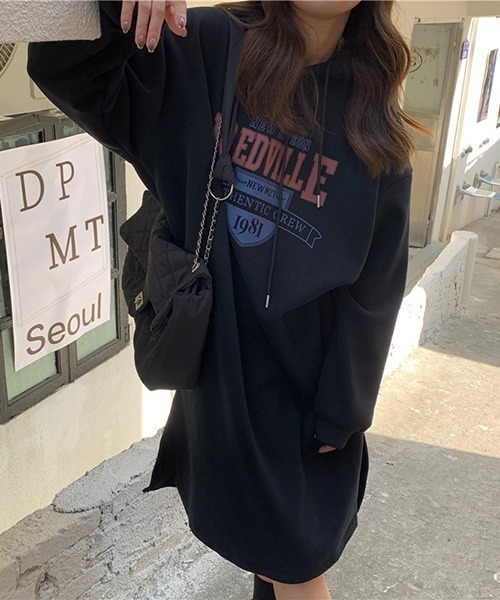 gossip!ロサンゼルス(ゴシップロサンゼルス)の「YUGA レタープリント スリットセーターワンピース(ワンピース・レディース・ライトグレー/ブラック/ライトカーキ/ネイビー・FREE)」の2枚目の写真