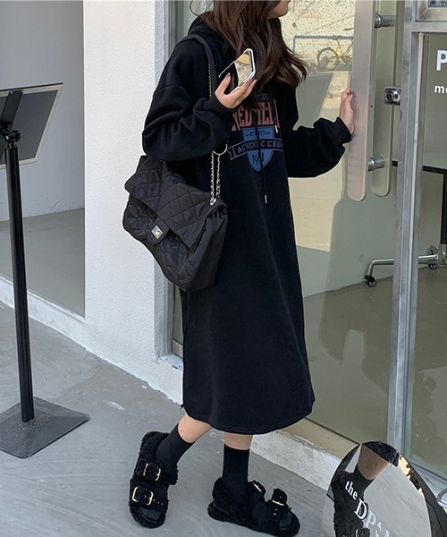 gossip!ロサンゼルス(ゴシップロサンゼルス)の「YUGA レタープリント スリットセーターワンピース(ワンピース・レディース・ライトグレー/ブラック/ライトカーキ/ネイビー・FREE)」の7枚目の写真