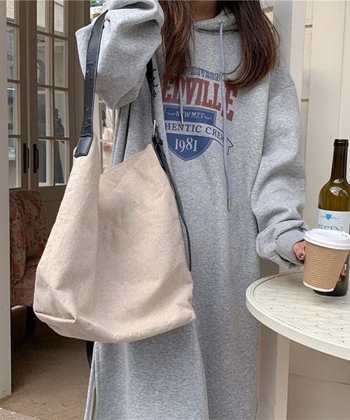 gossip!ロサンゼルス(ゴシップロサンゼルス)の「YUGA レタープリント スリットセーターワンピース(ワンピース・レディース・ライトグレー/ブラック/ライトカーキ/ネイビー・FREE)」の20枚目の写真