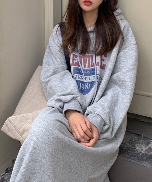 gossip!ロサンゼルス(ゴシップロサンゼルス)の「YUGA レタープリント スリットセーターワンピース(ワンピース・レディース・ライトグレー/ブラック/ライトカーキ/ネイビー・FREE)」の22枚目の写真