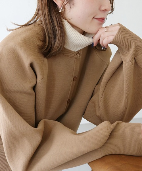 HER CLOSET（ハークローゼット）の「【shemoshelly】オフタートルニットケープ（付け襟・レディース・アイボリー/ブルー/ブラウン/ブラック・M）」の2枚目の写真