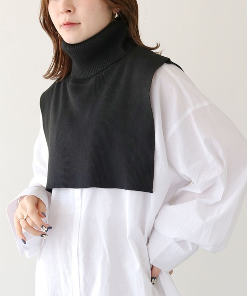 HER CLOSET（ハークローゼット）の「【shemoshelly】オフタートルニットケープ（付け襟・レディース・アイボリー/ブルー/ブラウン/ブラック・M）」の3枚目の写真