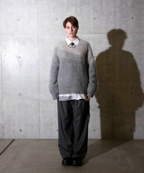 VI E DIT（ヴィエディット）の「グラデーションVネックニット（ニット/セーター・メンズ・ライトグレー/グリーン/ブラック・MEDIUM/SMALL）」の11枚目の写真