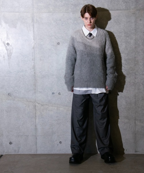 VI E DIT（ヴィエディット）の「グラデーションVネックニット（ニット/セーター・メンズ・ライトグレー/グリーン/ブラック・MEDIUM/SMALL）」の14枚目の写真