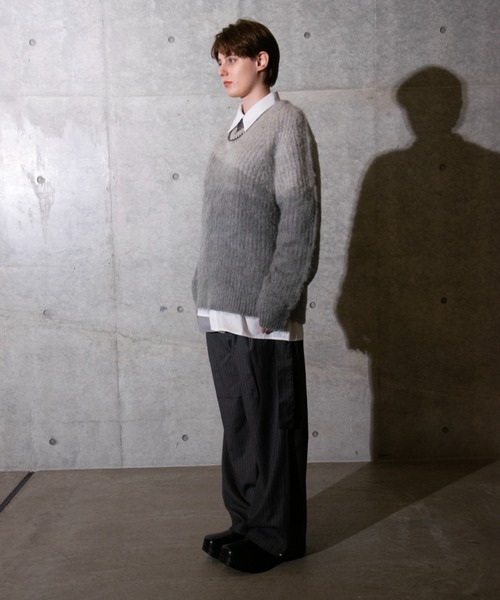 VI E DIT（ヴィエディット）の「グラデーションVネックニット（ニット/セーター・メンズ・ライトグレー/グリーン/ブラック・MEDIUM/SMALL）」の16枚目の写真