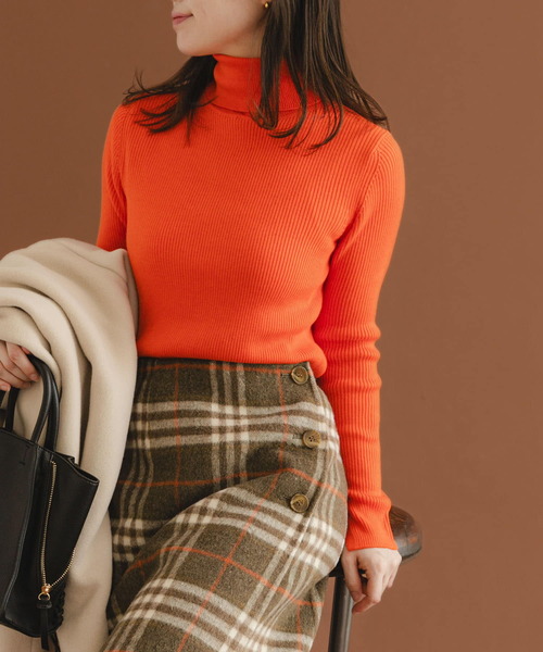 URBAN RESEARCH ROSSO WOMEN(アーバンリサーチ ロッソ)の「ウォッシャブルコンパクトリブタートル(ニット/セーター・レディース・オフホワイト/モカ/ブラック/オレンジ・FREE)」の4枚目の写真