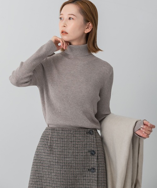 URBAN RESEARCH ROSSO WOMEN(アーバンリサーチ ロッソ)の「ウォッシャブルコンパクトリブタートル(ニット/セーター・レディース・オフホワイト/モカ/ブラック/オレンジ・FREE)」の11枚目の写真