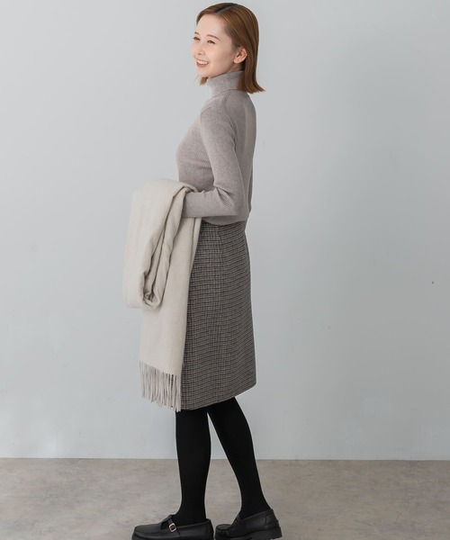 URBAN RESEARCH ROSSO WOMEN(アーバンリサーチ ロッソ)の「ウォッシャブルコンパクトリブタートル(ニット/セーター・レディース・オフホワイト/モカ/ブラック/オレンジ・FREE)」の14枚目の写真