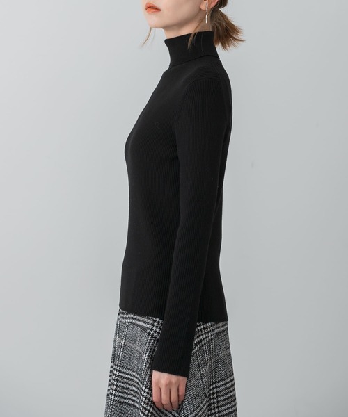 URBAN RESEARCH ROSSO WOMEN(アーバンリサーチ ロッソ)の「ウォッシャブルコンパクトリブタートル(ニット/セーター・レディース・オフホワイト/モカ/ブラック/オレンジ・FREE)」の18枚目の写真