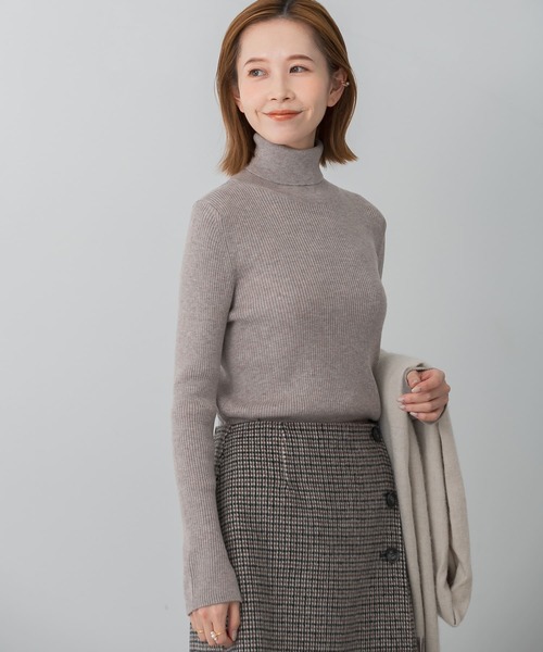 URBAN RESEARCH ROSSO WOMEN(アーバンリサーチ ロッソ)の「ウォッシャブルコンパクトリブタートル(ニット/セーター・レディース・オフホワイト/モカ/ブラック/オレンジ・FREE)」の3枚目の写真