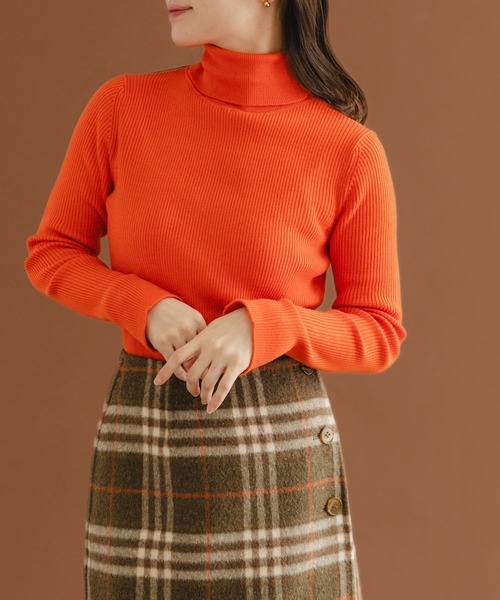 URBAN RESEARCH ROSSO WOMEN(アーバンリサーチ ロッソ)の「ウォッシャブルコンパクトリブタートル(ニット/セーター・レディース・オフホワイト/モカ/ブラック/オレンジ・FREE)」の6枚目の写真