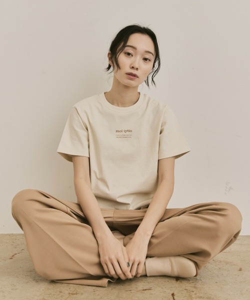 トップス moi tytto moi tytto（モイテュット）の「moi tyttoプリントTシャツ（T
