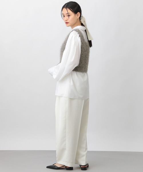 A part by（アパートバイ）の「ラメフェザーノースリーブ（ベスト・レディース・ライトベージュ/チャコールグレー・FREE）」の3枚目の写真