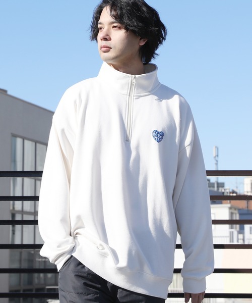 Red Cap Girl（レッドキャプガール）の「Red Cap Girl ハートイラストハーフジップ（スウェット・メンズ・アイボリー/ネイビー/ダークグレー/アッシュグレー・X-LARGE/MEDIUM/LARGE）」の2枚目の写真