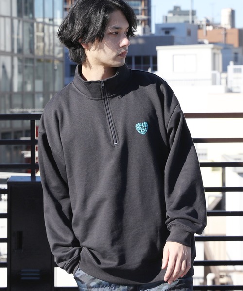 Red Cap Girl（レッドキャプガール）の「Red Cap Girl ハートイラストハーフジップ（スウェット・メンズ・アイボリー/ネイビー/ダークグレー/アッシュグレー・X-LARGE/MEDIUM/LARGE）」の4枚目の写真