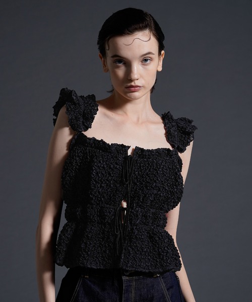 MECRE(メクル)の「フロントリボンシャーリングキャミブラウス(シャツ/ブラウス・レディース・ホワイト/ブラック・FREE)」の2枚目の写真