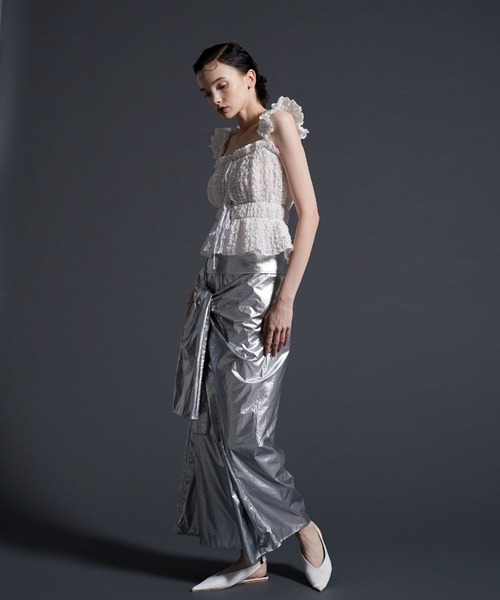 MECRE(メクル)の「フロントリボンシャーリングキャミブラウス(シャツ/ブラウス・レディース・ホワイト/ブラック・FREE)」の8枚目の写真