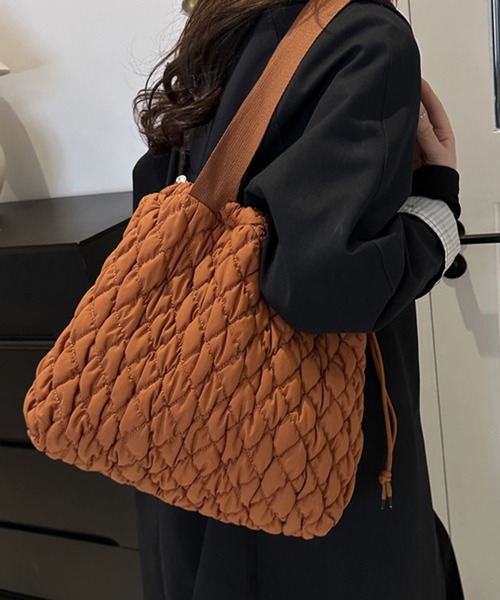 STYLEBLOCK(スタイルブロック)の「キルティングトートバッグ(トートバッグ・レディース・ブラック/カーキ/ホワイト/ブラウン・FREE)」の1枚目の写真