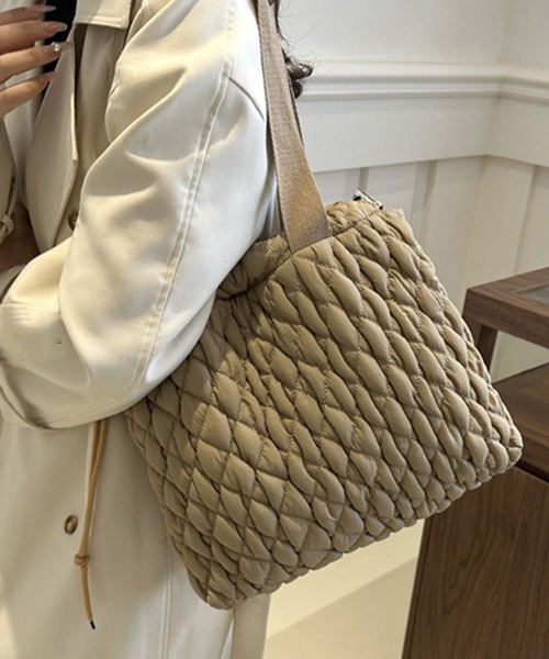 STYLEBLOCK(スタイルブロック)の「キルティングトートバッグ(トートバッグ・レディース・ブラック/カーキ/ホワイト/ブラウン・FREE)」の4枚目の写真