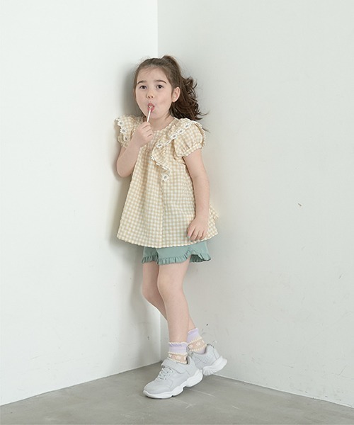 Lycee mine（リセマイン）の「フラワーレース付きチェックフリルブラウス（シャツ/ブラウス・キッズ・ピンク/ブラック/サックスブルー/ラベンダー/ベージュ・120cm/110cm/100cm/150cm/140cm/130cm）」の12枚目の写真