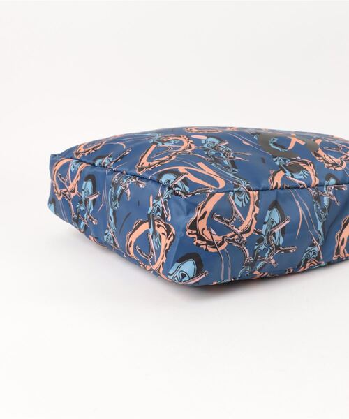 A.P.C.（アーペーセー）の「TOTE LOU REVERSIBLE  24P（トートバッグ・メンズ・グリーン系その他/インディゴブルー・ONESIZE）」の5枚目の写真