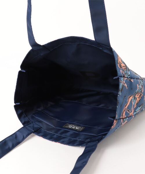 A.P.C.（アーペーセー）の「TOTE LOU REVERSIBLE  24P（トートバッグ・メンズ・グリーン系その他/インディゴブルー・ONESIZE）」の4枚目の写真