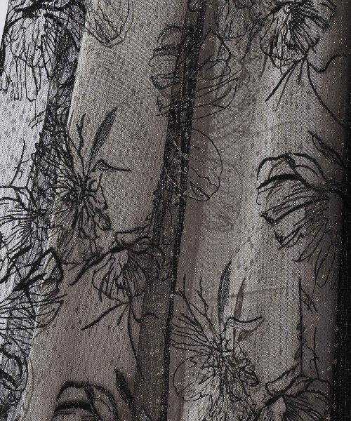 AND COUTURE（アンドクチュール）の「ラメチュール花刺繍ロング