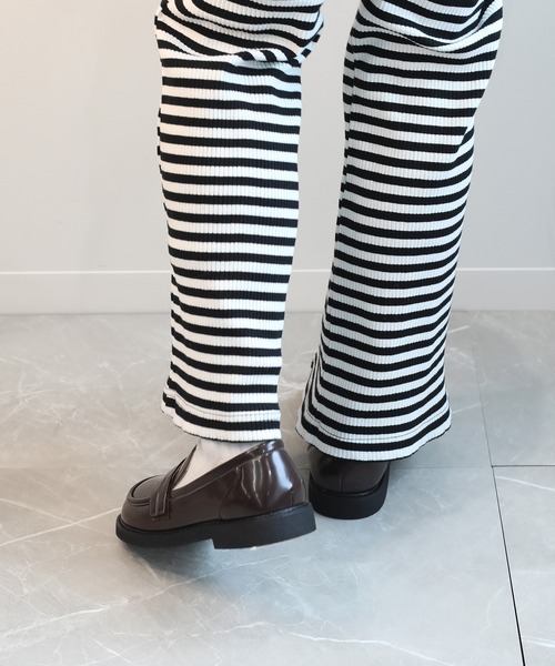 shoes365(シューズスリーシックスファイヴ)の「【shoes365】柔らかくて軽量 学院風 ローファー(ローファー・レディース・チョコ/ブラック・22.0cm/21.5cm/21.0cm/20.5cm/23.5cm/23.0cm/22.5cm)」の11枚目の写真