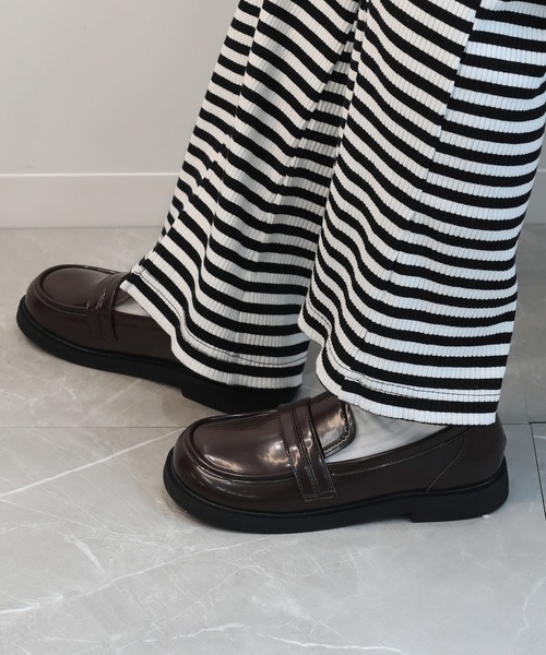 shoes365(シューズスリーシックスファイヴ)の「【shoes365】柔らかくて軽量 学院風 ローファー(ローファー・レディース・チョコ/ブラック・22.0cm/21.5cm/21.0cm/20.5cm/23.5cm/23.0cm/22.5cm)」の16枚目の写真