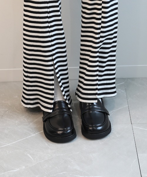 shoes365(シューズスリーシックスファイヴ)の「【shoes365】柔らかくて軽量 学院風 ローファー(ローファー・レディース・チョコ/ブラック・22.0cm/21.5cm/21.0cm/20.5cm/23.5cm/23.0cm/22.5cm)」の4枚目の写真