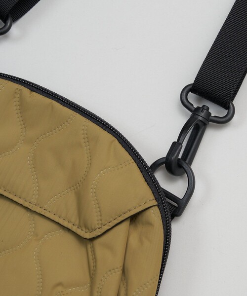 FREAK'S STORE(フリークスストア)の「GREGORY × FREAK'S STORE/グレゴリー 別注TOASTY QUILT/別注トースティーキルトショルダー(ショルダーバッグ・レディース・ブラック/オリーブ・ONE SIZE)」の19枚目の写真
