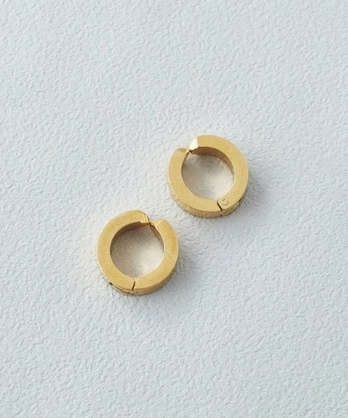GOLDY(ゴールディ)の「【GOLDY】アレルギー対応 ステンレス フィットイヤリング 2240307(イヤリング・レディース・ゴールド/シルバー・FREE)」の2枚目の写真