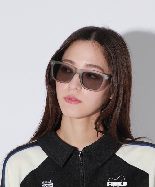 Anui(アニュイ)の「【UNISEX】フラットレンズサングラス(サングラス・レディース・グレー/ブラウン・FREE)」の8枚目の写真