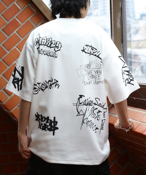 ８(eight)（エイト）の「総柄タギング半袖Tシャツ（Tシャツ/カットソー・メンズ・ホワイト/イエロー/ブラック/チャコールグレー・MEDIUM/LARGE）」の2枚目の写真
