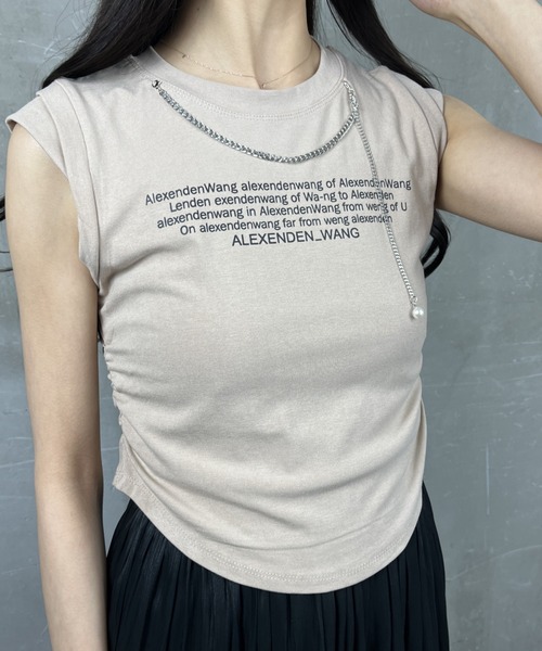 tolene(トレネ)の「チェーン付き英字ロゴプリントTシャツ(Tシャツ/カットソー・レディース・ホワイト/ブラック/ベージュ・FREE)」の3枚目の写真