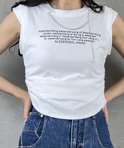 tolene(トレネ)の「チェーン付き英字ロゴプリントTシャツ(Tシャツ/カットソー・レディース・ホワイト/ブラック/ベージュ・FREE)」の2枚目の写真