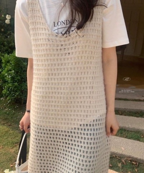 Courreges 3Dサマーニット ノンスリーブワンピース ワンポイントロゴ Courreges 3Dサマーニット ノンスリーブワンピース ワンポイント