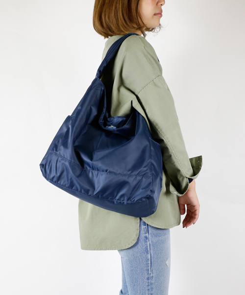 LuuNa(ルーナ)の「ナイロン ワンショルダー ショルダーバッグ(ショルダーバッグ・レディース・ブラック/グレー/モカ/ネイビー・FREE)」の4枚目の写真