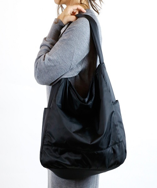 LuuNa(ルーナ)の「ナイロン ワンショルダー ショルダーバッグ(ショルダーバッグ・レディース・ブラック/グレー/モカ/ネイビー・FREE)」の5枚目の写真