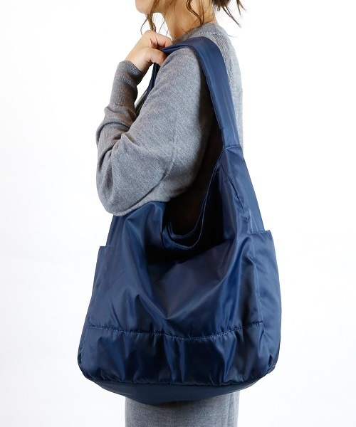 LuuNa(ルーナ)の「ナイロン ワンショルダー ショルダーバッグ(ショルダーバッグ・レディース・ブラック/グレー/モカ/ネイビー・FREE)」の7枚目の写真