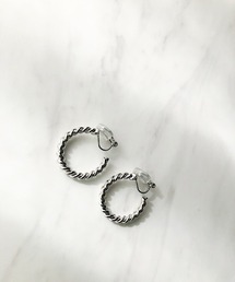 ツイストサークルフープイヤリング