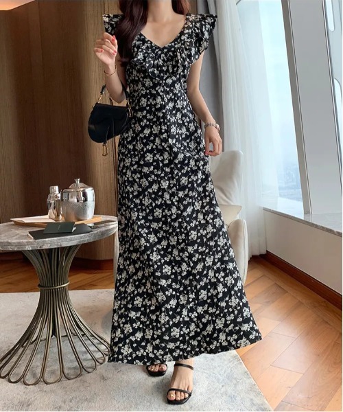 gossip!ロサンゼルス(ゴシップロサンゼルス)の「フリルカラ-フラワ-レトロ 小花柄ワンピ-ス(ワンピース・レディース・ブラック・S/M)」の1枚目の写真