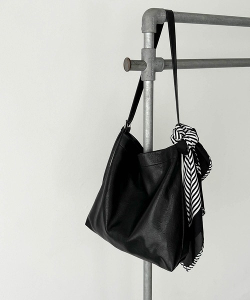 CANAL JEAN（キャナルジーン）の「diggity　ストライプスカーフ（バンダナ/スカーフ・レディース・ブラウン/ブラック・ONE SIZE）」の9枚目の写真