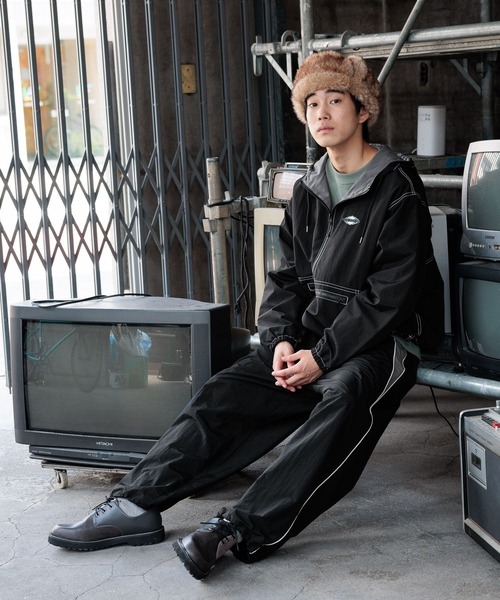 niko and...（ニコアンド）の「配色ステッチアノラックパーカー（マウンテンパーカー・メンズ・ブラック/グリーン・MEDIUM/LARGE）」の3枚目の写真