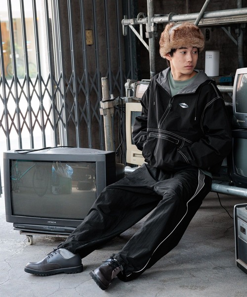 niko and...（ニコアンド）の「配色ステッチアノラックパーカー（マウンテンパーカー・メンズ・ブラック/グリーン・MEDIUM/LARGE）」の4枚目の写真