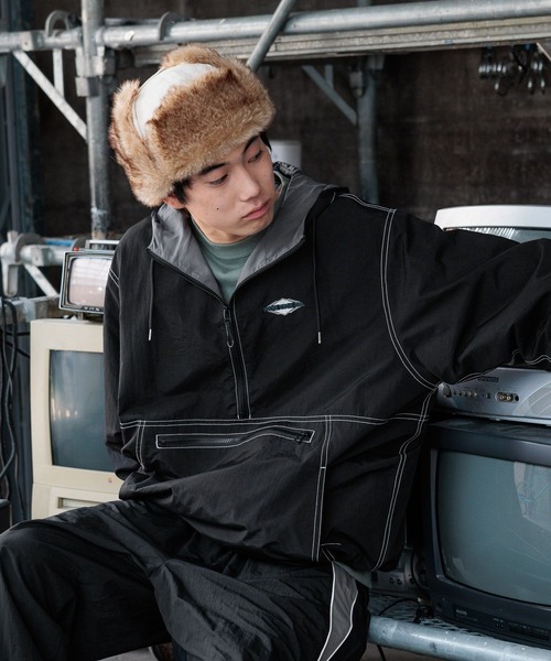 niko and...（ニコアンド）の「配色ステッチアノラックパーカー（マウンテンパーカー・メンズ・ブラック/グリーン・MEDIUM/LARGE）」の5枚目の写真