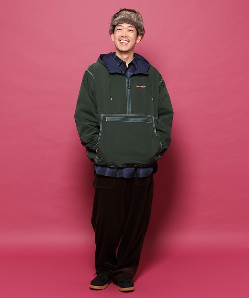 niko and...（ニコアンド）の「配色ステッチアノラックパーカー（マウンテンパーカー・メンズ・ブラック/グリーン・MEDIUM/LARGE）」の6枚目の写真