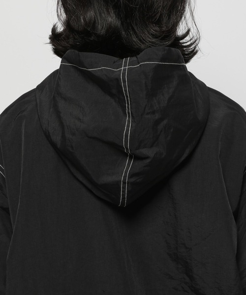 niko and...（ニコアンド）の「配色ステッチアノラックパーカー（マウンテンパーカー・メンズ・ブラック/グリーン・MEDIUM/LARGE）」の21枚目の写真